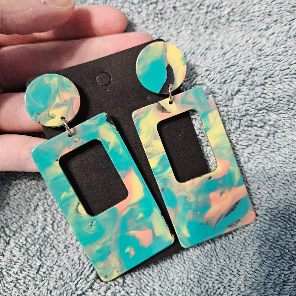 Boutique Oversized Retro 1960s Style Geometric Mod Green Marble Drop Earrings